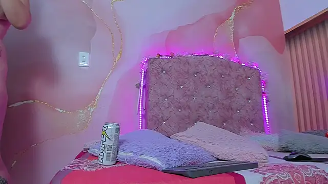 violet taylor  online show from 12-19-25, 02:26