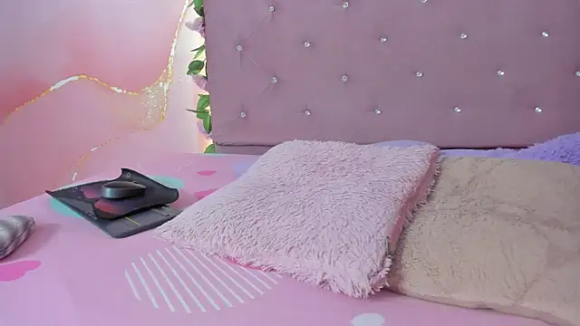 violet taylor  online show from 06-23-26, 02:20