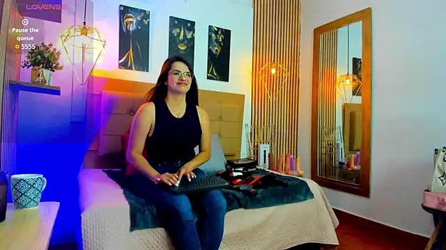 Snapshot of _samanthaa_foxx chatting on 09-30-25, 11:05 samanthaa foxx online show from 09-30-25, 11:05