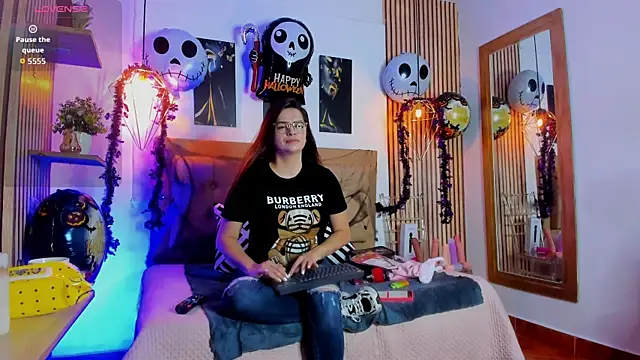 Snapshot of _samanthaa_foxx chatting on 10-10-25, 11:33 samanthaa foxx online show from 10-10-25, 11:33