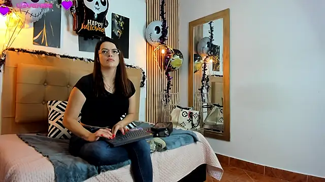 Snapshot of _samanthaa_foxx chatting on 10-17-25, 11:23 samanthaa foxx online show from 10-17-25, 11:23