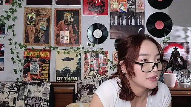 OdetteBiddy online show from 11-06-25, 08:13