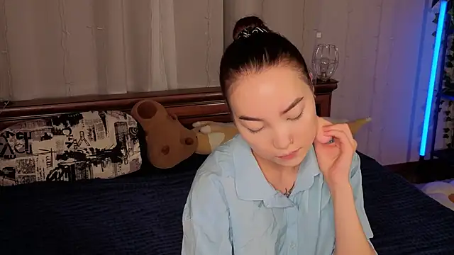 OdetteBiddy online show from 12-21-25, 08:09