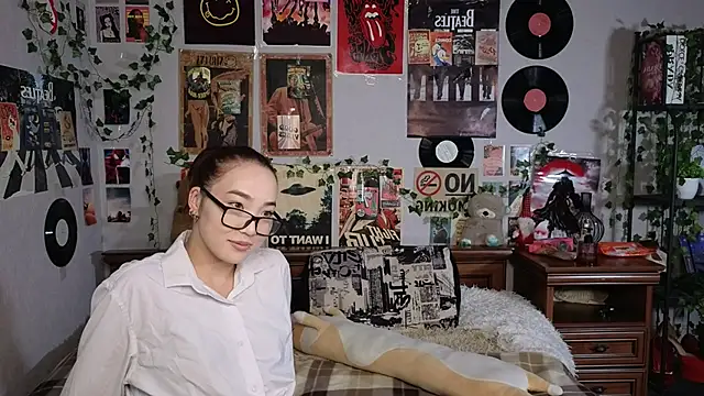 OdetteBiddy online show from 11-16-25, 07:29