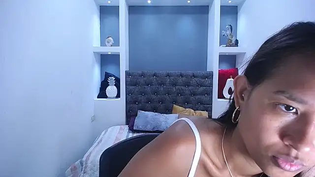 LauraMossart online show from 10-08-25, 02:57