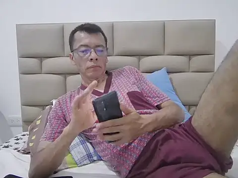 skinnylatino51 online show from 11-01-25, 12:28