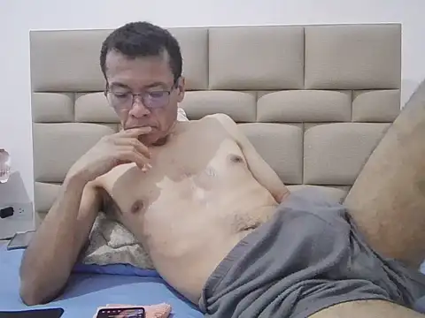 skinnylatino51 online show from 11-16-25, 01:21