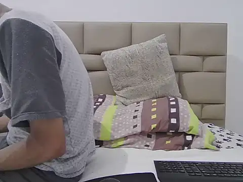 skinnylatino51 online show from 04-10-26, 12:28