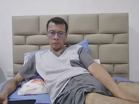 skinnylatino51 online show from 11-10-25, 12:15