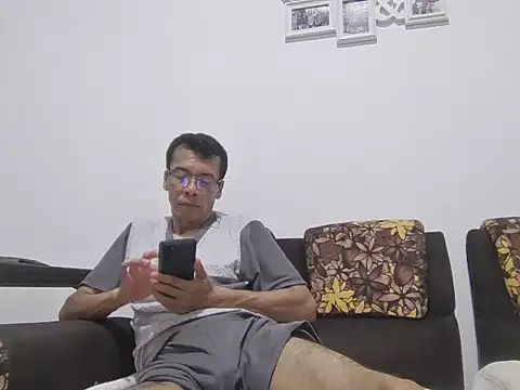 Snapshot of skinnylatino51 chatting on 07-17-26, 01:14 skinnylatino51 online show from 07-17-26, 01:14