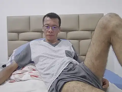 skinnylatino51 online show from 11-04-25, 12:03