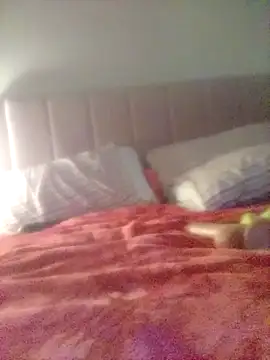 Snapshot of Skater1287 chatting on 10-14-25, 06:03 Skater1287 online show from 10-14-25, 06:03