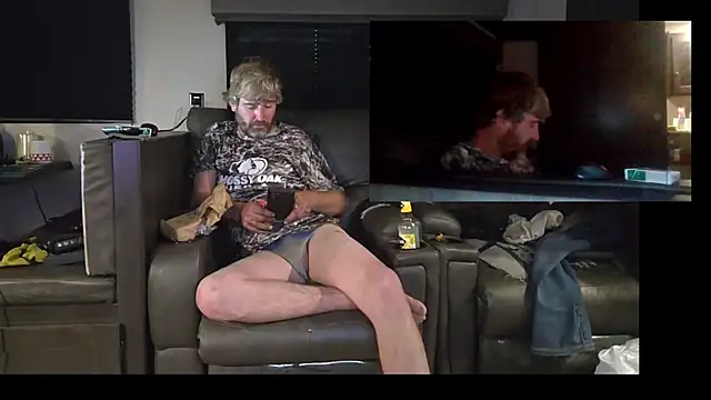 Snapshot of Cobra500hp@xh chatting on 12-22-25, 10:43 Cobra500hpxh online show from 12-22-25, 10:43