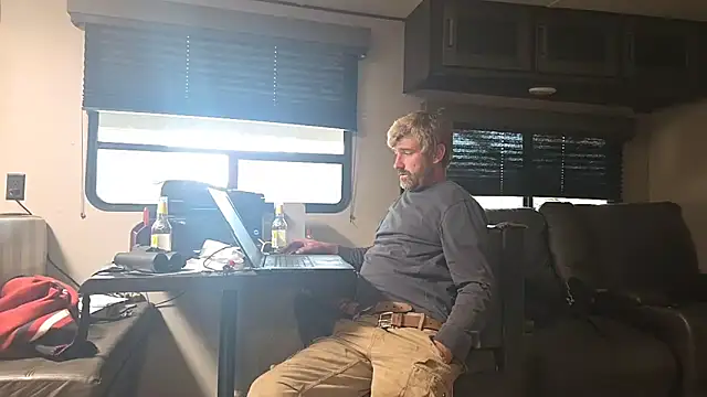 Snapshot of Cobra500hp@xh chatting on 11-14-25, 03:48 Cobra500hpxh online show from 11-14-25, 03:48