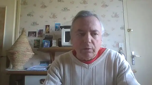 Snapshot of gegevincent chatting on 04-05-26, 11:17 gegevincent online show from 04-05-26, 11:17