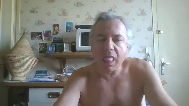 Snapshot of gegevincent chatting on 06-27-26, 01:17 gegevincent online show from 06-27-26, 01:17
