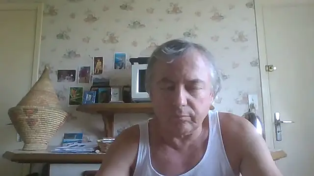 Snapshot of gegevincent chatting on 05-27-26, 02:13 gegevincent online show from 05-27-26, 02:13