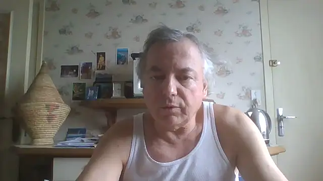 Snapshot of gegevincent chatting on 05-04-26, 12:08 gegevincent online show from 05-04-26, 12:08