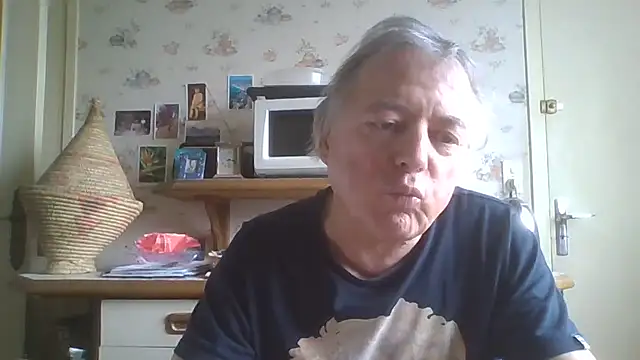 Snapshot of gegevincent chatting on 04-25-26, 11:02 gegevincent online show from 04-25-26, 11:02