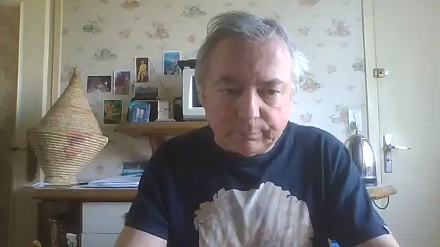 Snapshot of gegevincent chatting on 04-23-26, 10:44 gegevincent online show from 04-23-26, 10:44