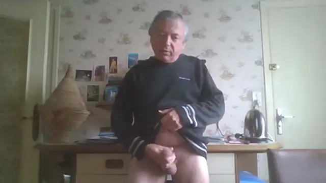 Snapshot of gegevincent chatting on 04-12-26, 10:51 gegevincent online show from 04-12-26, 10:51