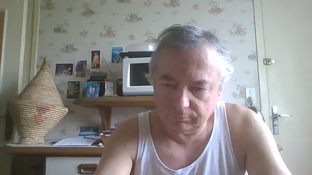 Snapshot of gegevincent chatting on 04-28-26, 12:42 gegevincent online show from 04-28-26, 12:42