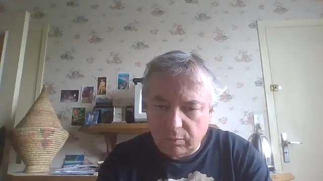 Snapshot of gegevincent chatting on 05-10-26, 01:25 gegevincent online show from 05-10-26, 01:25