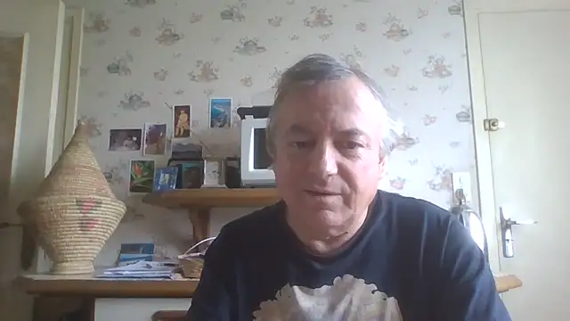 Snapshot of gegevincent chatting on 05-08-26, 12:53 gegevincent online show from 05-08-26, 12:53