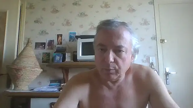 Snapshot of gegevincent chatting on 04-07-26, 12:40 gegevincent online show from 04-07-26, 12:40