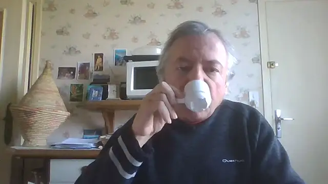 Snapshot of gegevincent chatting on 04-09-26, 10:32 gegevincent online show from 04-09-26, 10:32