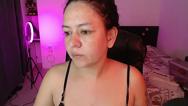 Abbyjoness21 online show from 10-23-25, 09:41