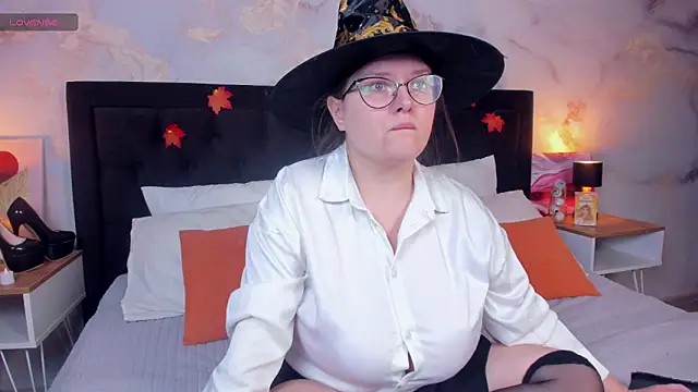 HelenDanvers online show from 10-29-25, 10:03