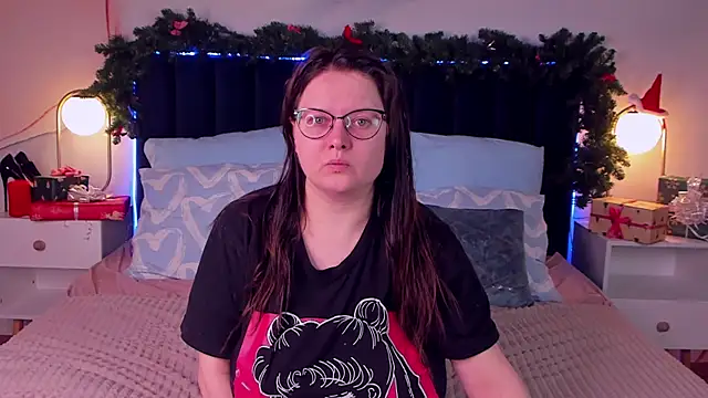 HelenDanvers online show from 12-17-25, 12:26