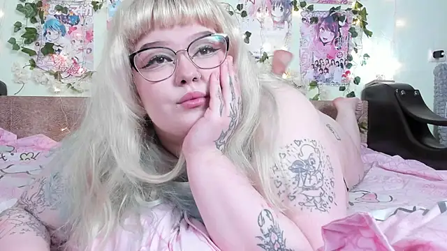  CandyM1lky  online show from 03-18-26, 07:00