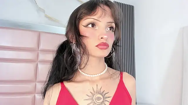 Snapshot of MaddieStark chatting on 10-28-25, 07:13 MaddieStark online show from 10-28-25, 07:13