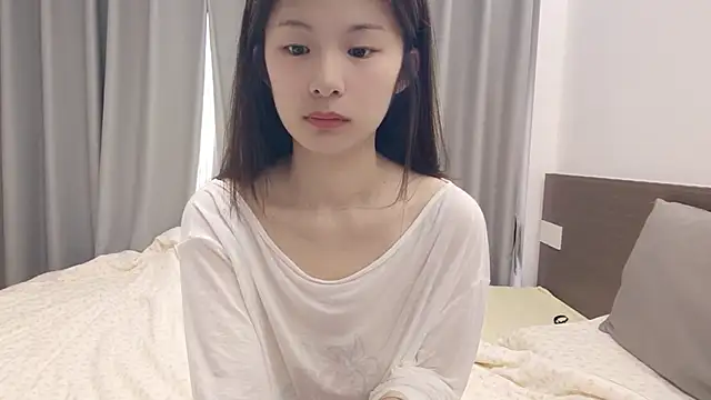 Snapshot of xiao-qinju chatting on 07-06-26, 02:40 xiao-qinju online show from 07-06-26, 02:40