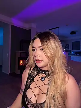 OriannaFox online show from 12-17-25, 09:09