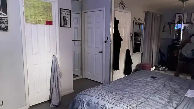 Snapshot of sexyred77713 chatting on 02-20-26, 09:17 sexyred77713 online show from 02-20-26, 09:17