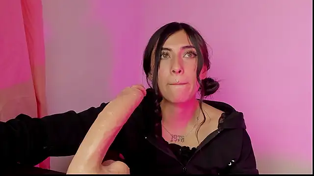 Snapshot of Alanaloiiss_ chatting on 03-04-26, 02:30 Alanaloiiss online show from 03-04-26, 02:30