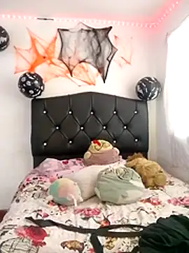 Emmantho online show from 10-17-25, 06:32