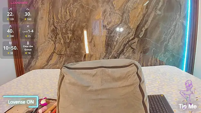 MiiaaCollinss online show from 12-15-25, 02:45