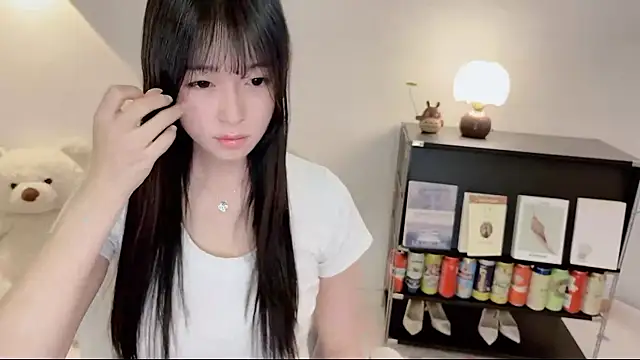 Snapshot of Onechestnut chatting on 06-17-26, 03:39 Onechestnut online show from 06-17-26, 03:39