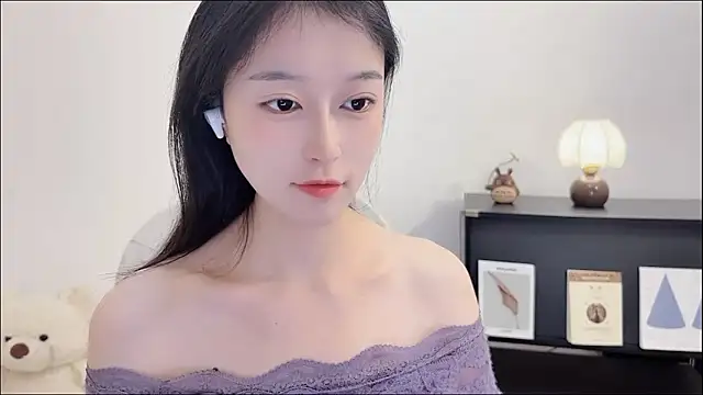 Onechestnut online show from 10-23-25, 12:26