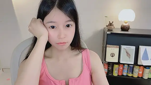 Snapshot of Onechestnut chatting on 04-28-26, 05:12 Onechestnut online show from 04-28-26, 05:12