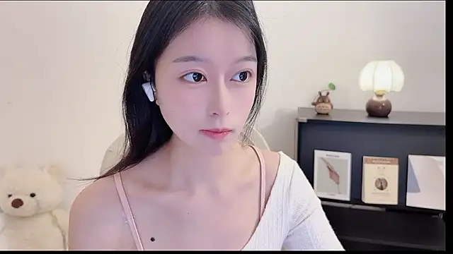 Onechestnut online show from 10-19-25, 05:10