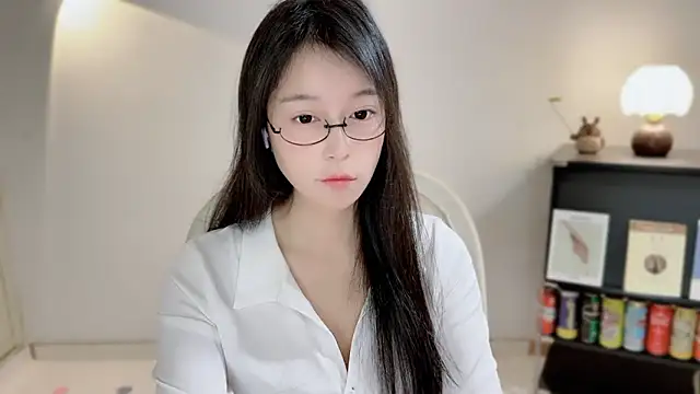 Snapshot of Onechestnut chatting on 04-05-26, 06:20 Onechestnut online show from 04-05-26, 06:20