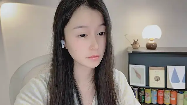 Snapshot of Onechestnut chatting on 04-14-26, 01:05 Onechestnut online show from 04-14-26, 01:05