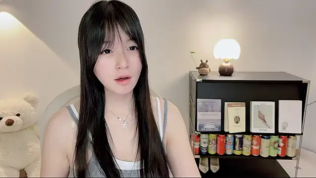 Snapshot of Onechestnut chatting on 06-14-26, 12:39 Onechestnut online show from 06-14-26, 12:39
