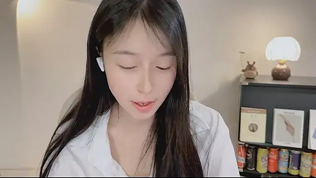 Snapshot of Onechestnut chatting on 04-23-26, 12:40 Onechestnut online show from 04-23-26, 12:40