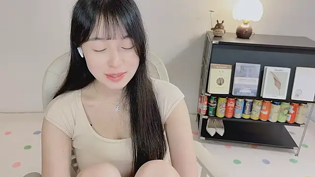 Snapshot of Onechestnut chatting on 05-20-26, 05:37 Onechestnut online show from 05-20-26, 05:37